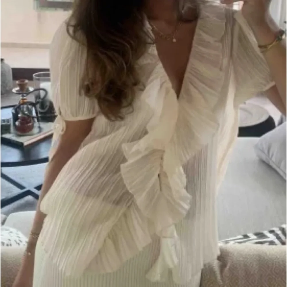 Like-new Zara Cream Ruffle Pleated Crinkle Puff Sleeve Blouse